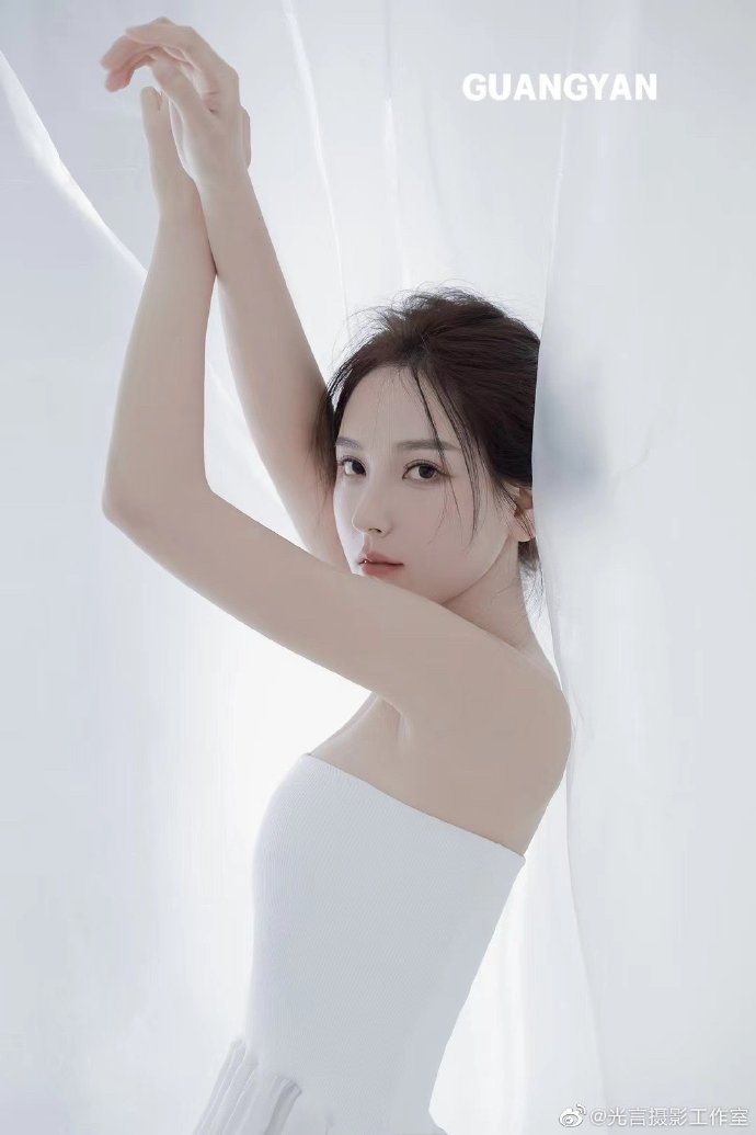 他是谁 封面